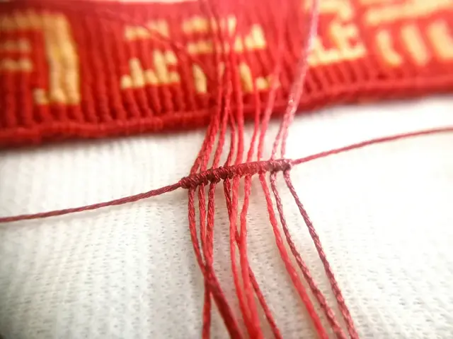 手工粽子怎么做简单又漂亮，手工五彩粽子制作方法（精致小巧的4角粽子）