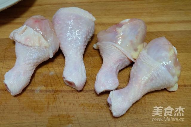 南瓜和鸡肉能一起吃吗能不能吃，南瓜和鸡肉能一起吃吗能不能吃虾（夏天出汗多要多吃这肉）