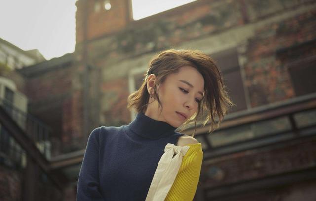 蝴蝶泉边黄雅莉，蝴蝶泉边简谱（被“超女之母”夏青视为亲女儿的黄雅莉现在怎么样了）