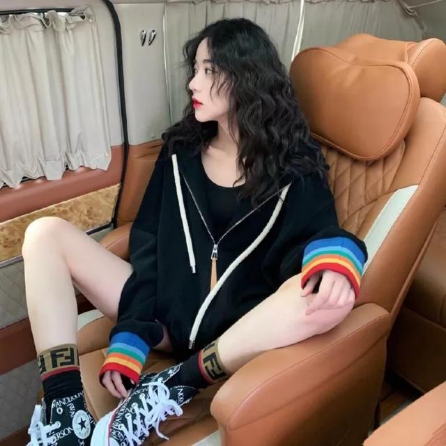 时尚气质女头/女孩子的气质要有也要有素质，微信头像，时尚气质女头/女孩子的气质要有也要有素质（有气质的女生头像）