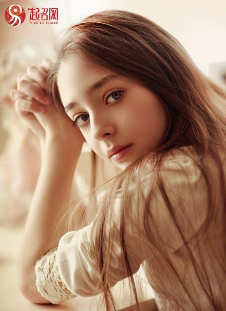 简短洋气的英文名女，简短洋气的英文名女带翻译（简单又洋气的英文名）