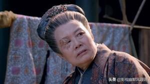 老虎凳时可以穿丝袜吗，老虎凳需要脱鞋吗（最尬的影视穿帮镜头）