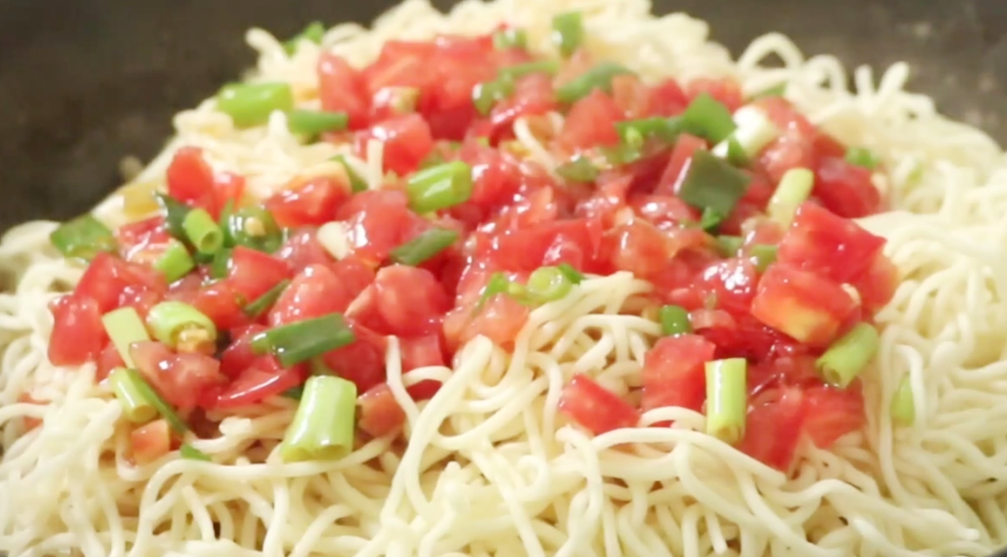 圖片[5]-【洋蔥燜面】做法步驟圖 出鍋比吃肉還香 全家都愛吃-起舞食譜網