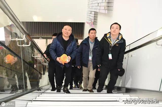 曹云金13年晚会相声的甄嬛体台词是什么 ，曹云金13年晚会相声的甄嬛体台词是什么 （如果他推门进来喊声师父我会一把抱住他）