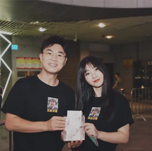 柳岩伴娘事件怎么回事，柳岩伴娘事件怎么回事（张文露老公大鹏至今力挺她）