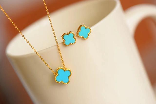 瓷松与绿松石的区别，瓷松和绿松的区别（中国绿松石VS美国绿松石）