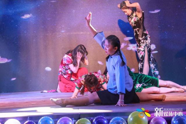 外婆的澎湖湾串词，外婆的澎湖湾串词主持人（2019元旦晚会）