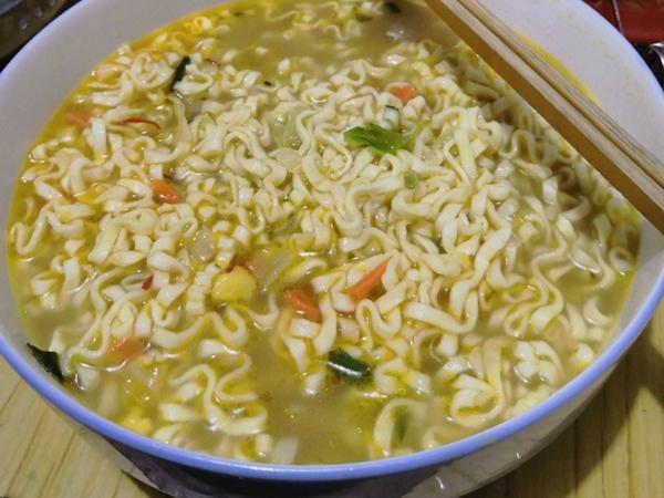 方便面的各种吃法，方便面各种吃法大全（看00后吃泡面，难怪不长肉了）