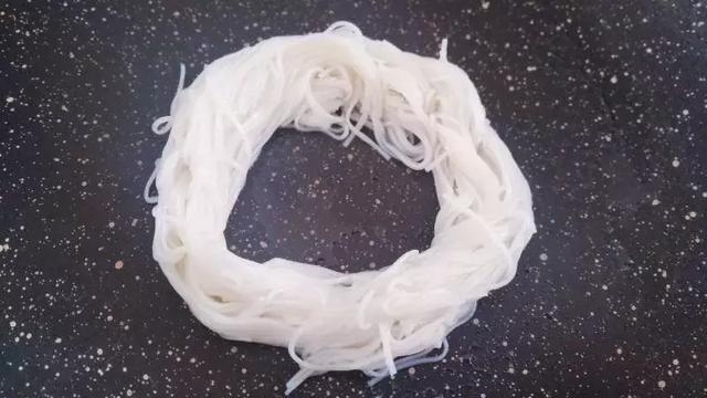 面线是什么,面线的做法和配料(比面条更软的“面”) 面线是什么,面线的做法和配料(比面条更软的“面”)