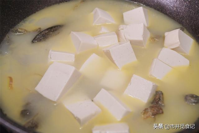 泥鳅喜欢吃什么，泥鳅吃什么（泥鳅身上这地方不能吃）