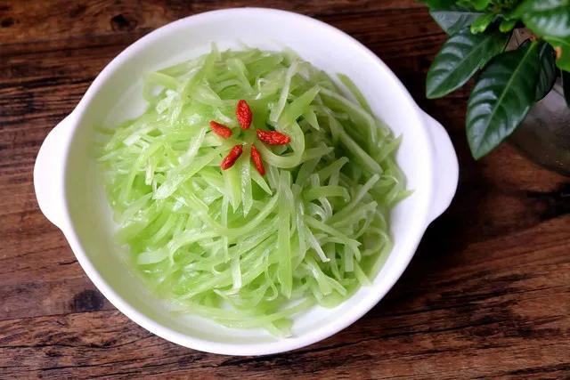 莴笋需要焯水吗，莴笋需要用水焯一下吗（莴笋最忌焯水和直接炒了）