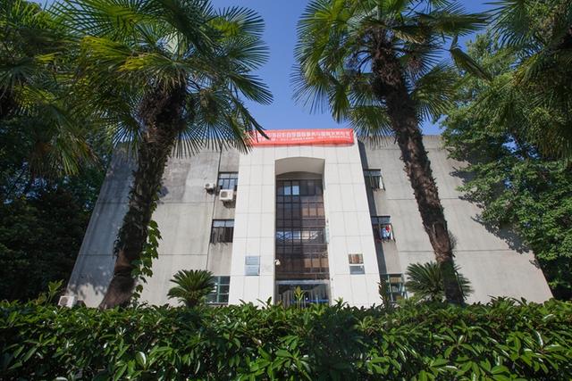 湖北大学是双一流高校吗，2022湖北双一流大学名单（湖北大学连续两年进入全国百强）