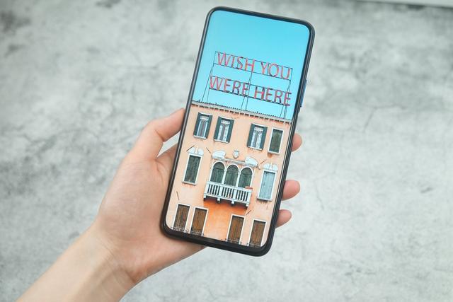 手机屏幕有许多细小的划痕怎么办，手机屏幕出现细小划痕（避免手机出现划痕）