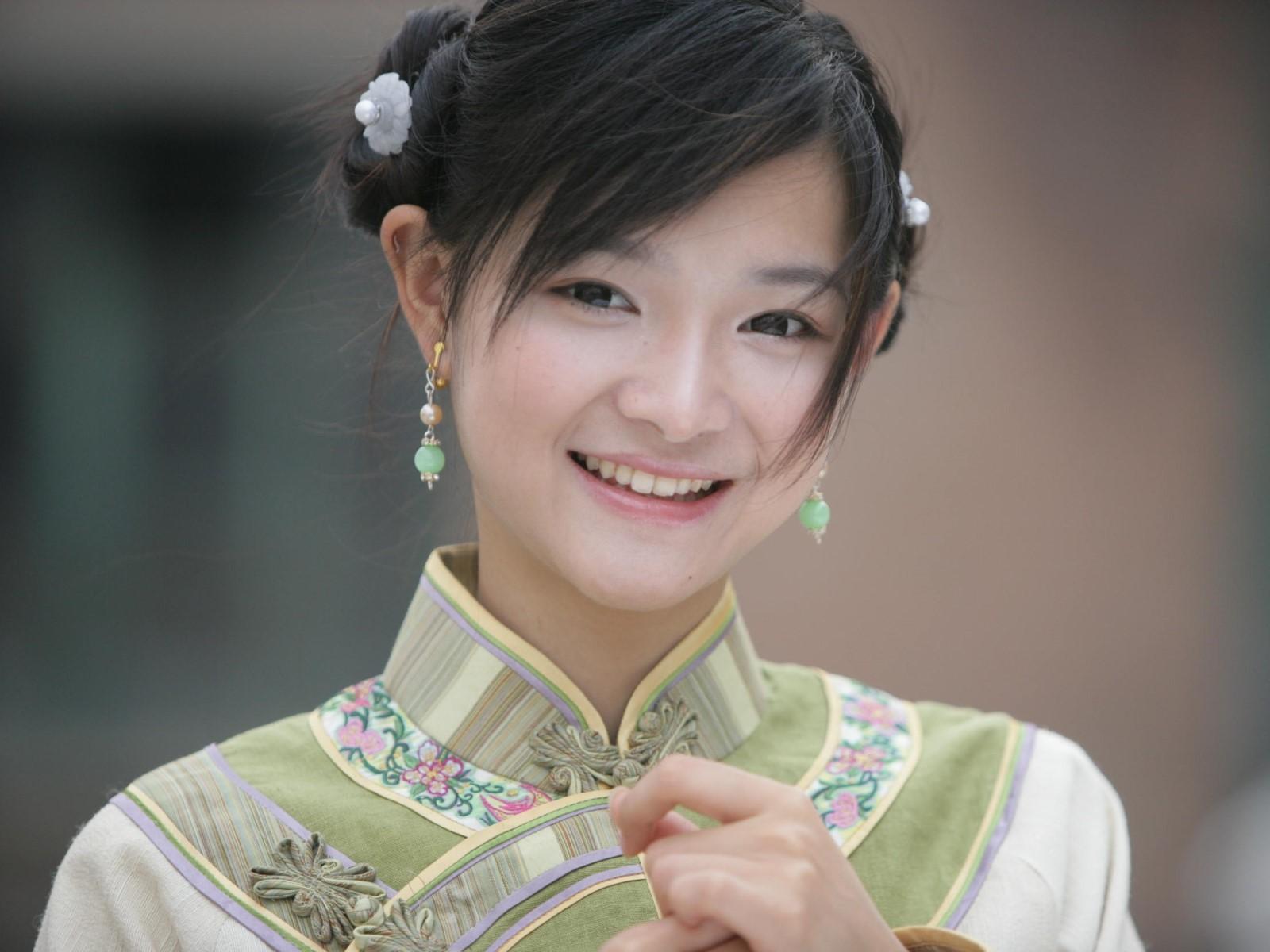 张一山版《鹿鼎记》播出后,不少网友来到黄晓明版的评论区"道歉":"