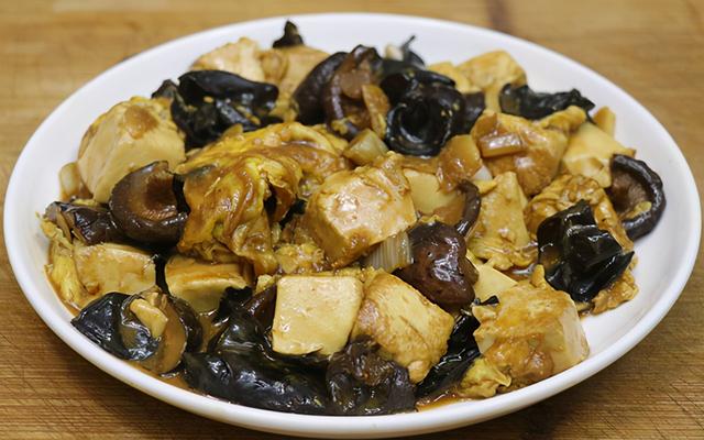做豆腐鸡蛋简单做法，做豆腐鸡蛋简单做法视频（酥香软嫩又多汁）