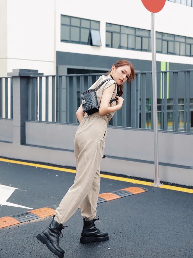 马丁靴搭配什么裤子好看，马丁靴配什么裤子好看女（马丁鞋子怎么搭配裤子）