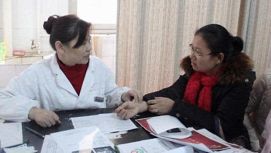 糯玉米和甜玉米哪个热量高，一根糯玉米和一碗米饭的热量（减肥跟糖尿病人群应该选哪种）