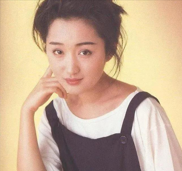 杨钰莹红楼小说，杨钰莹小说阅读（“甜歌皇后”杨钰莹的激荡情史）