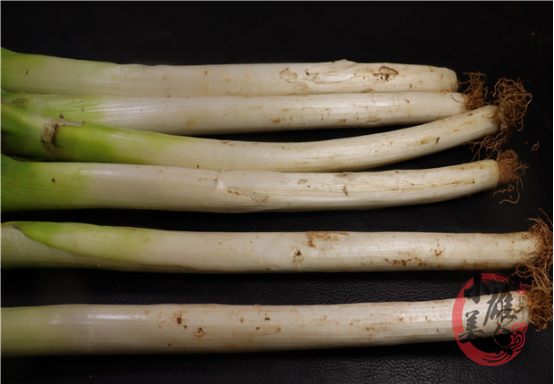 怎么保存大葱，大葱怎么存放时间长（保存三个月都还新鲜）