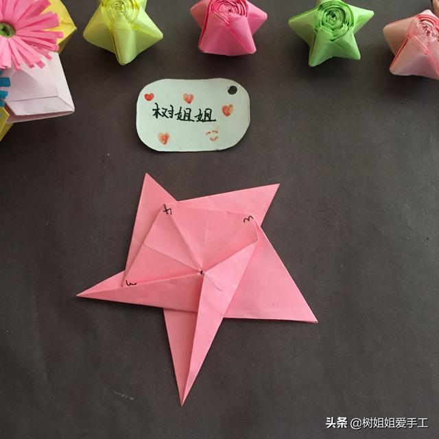 怎样折一个彩色的陀螺，陀螺怎么折陀螺（亲子折纸：可旋转的五角星）