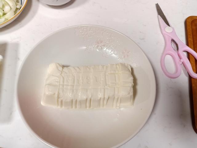 豆腐菜怎么做，嫩豆腐怎样做（每次做它儿子都吃2碗饭）
