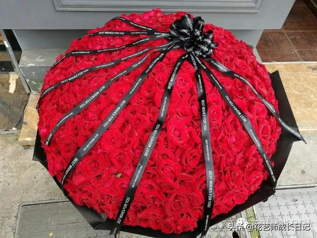 玫瑰花的寓意和花语，香槟色玫瑰（香槟色玫瑰代表什么）