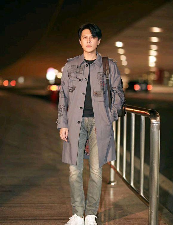 方脸适合什么发型男，方脸适合什么发型男生短发（“方脸大叔的帅气得靠留对发型体现”）