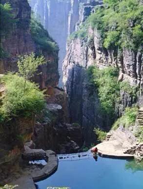 同属湖北黄石地区，阳新话和大冶话基本相同，而黄石话却不同，有什么历史原因吗？