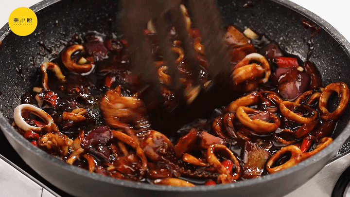 香辣鱿鱼丝怎么做，怎样做香辣鱿鱼丝（超越夜宵摊的香辣鱿鱼）