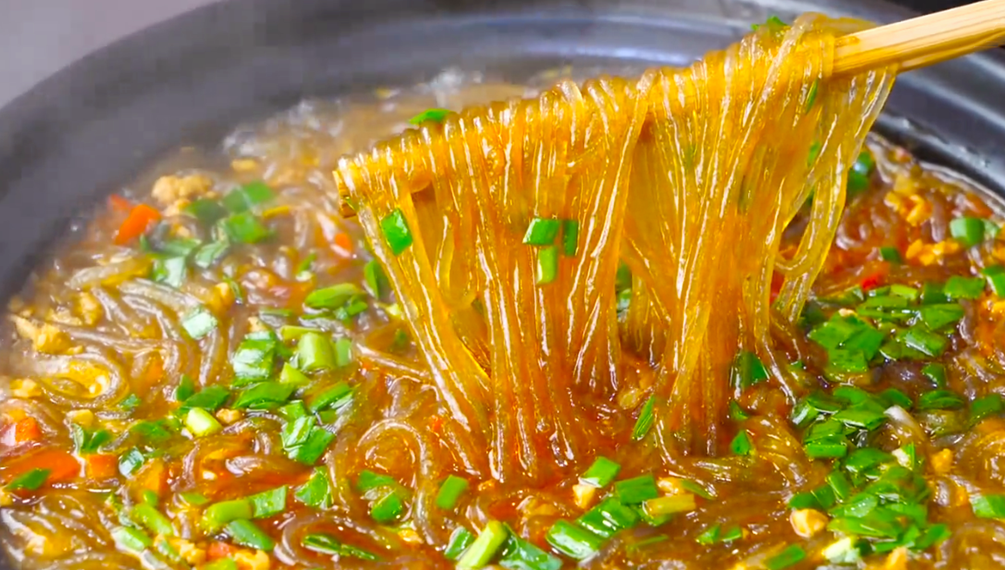 图片[1]-【韭菜肉末粉条】做法步骤图 开胃解馋又下饭 一看就会做-起舞食谱网