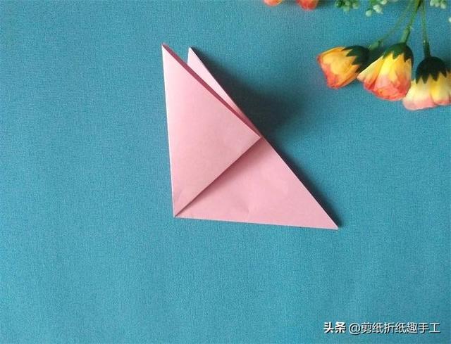 剪纸教程---三角花，三角花朵剪纸（分享两种团花的剪纸方法）