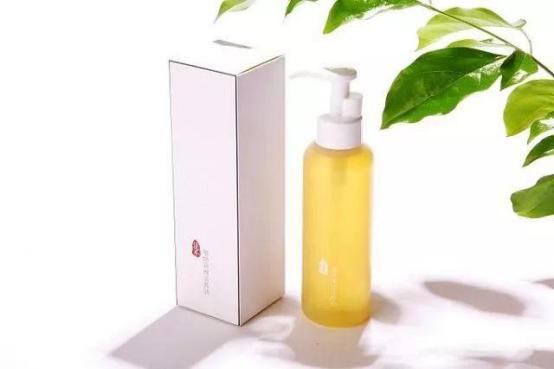 卸妆油怎么乳化，卸妆油里进了一点水（这支卸妆油开挂了）