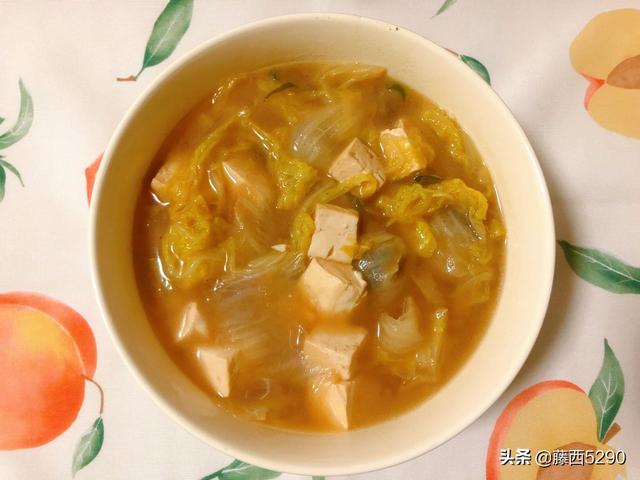 清水煮白菜的功效，水煮大白菜的功效（清热解毒暖心暖胃的大白菜炖豆腐）