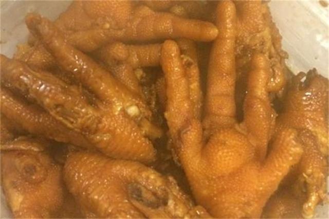 麻辣卤鸡爪好吃到连卤汁都不放过，我们一起来学做一下吧