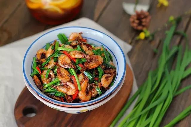 韭菜的做法，油菜的做法大全家常菜（家里连续一周每天都闻韭菜香）