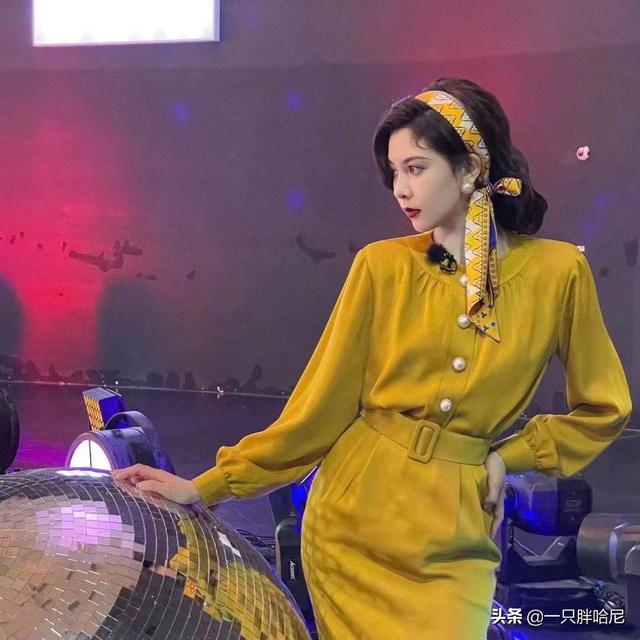 显白的染发颜色，2022冬季染发颜色（今年流行这3种显白发色）