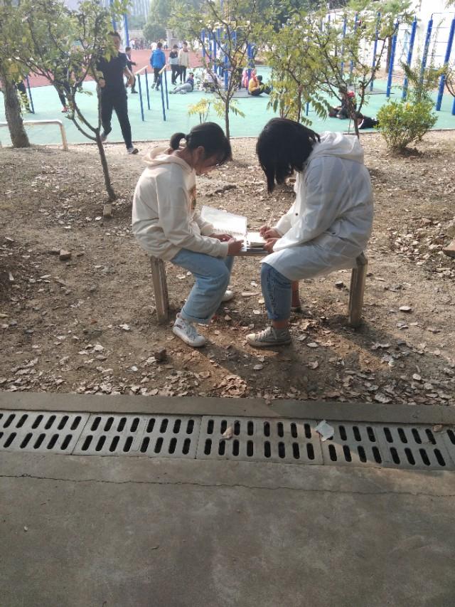 春天在什么在什么在什么上仿写，春天在什么在什么在什么上的仿写句子有哪些（跟着朱自清的美《春》写出我们精彩的《秋》）