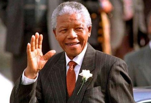 曼德拉简介，曼德拉是什么（南非国父曼德拉——圣人还是罪人）
