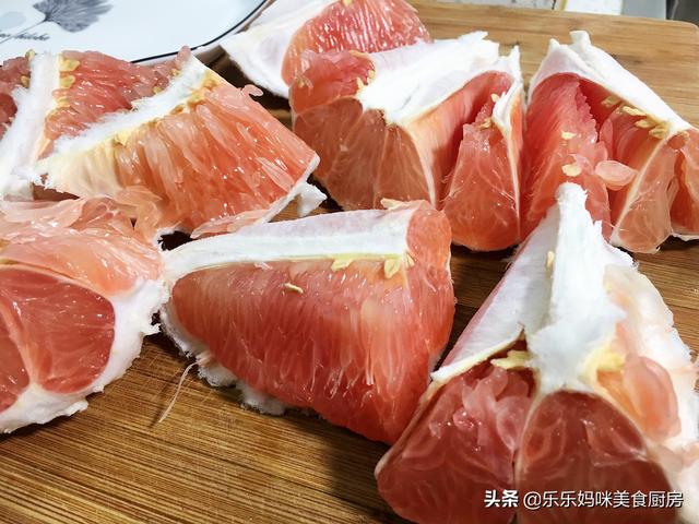 柚子茶的做法，柚子茶的功效与作用及食用方法（入冬后建议多喝蜂蜜柚子茶）