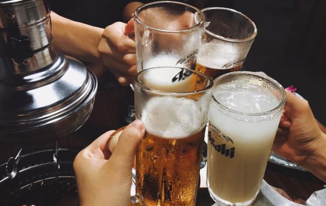 生啤酒和熟啤酒都是什么意思，生啤酒跟熟啤酒的区别（终于知道生啤、熟啤、干啤、纯生的区别了）