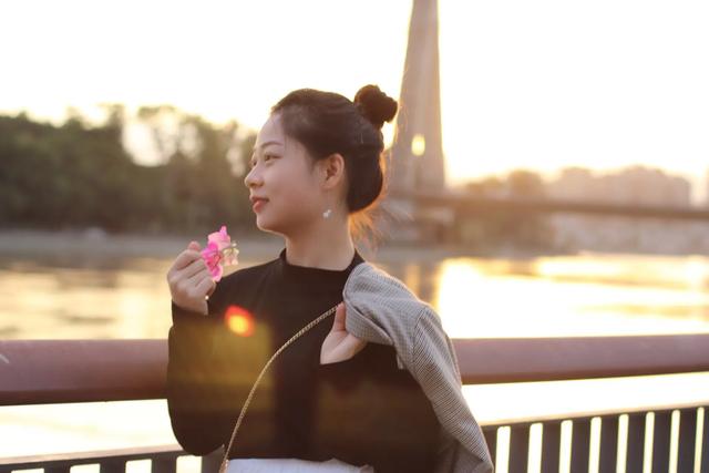 国字脸适合什么发型，大国字脸适合什么发型男生（又方又圆的国字脸该选择什么样的发型呢）