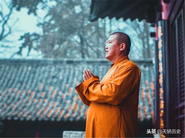 佛家双手合十的寓意，佛家弟子见面时双手合十