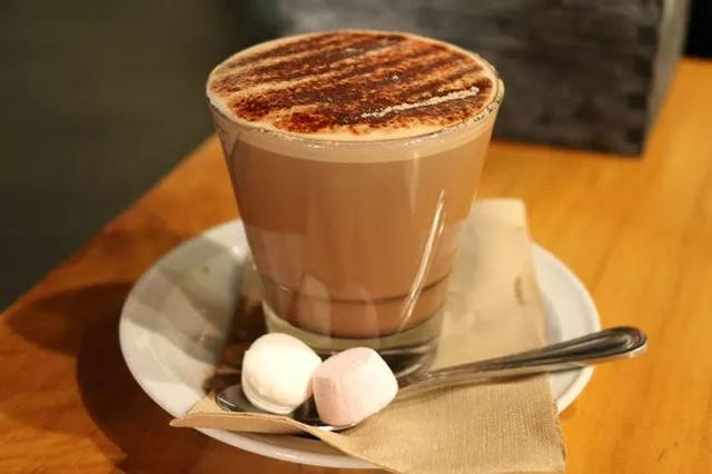 一杯奶茶的热量相当于几碗饭，喝奶茶会发胖吗（一杯奶茶背后不为人知的秘密）