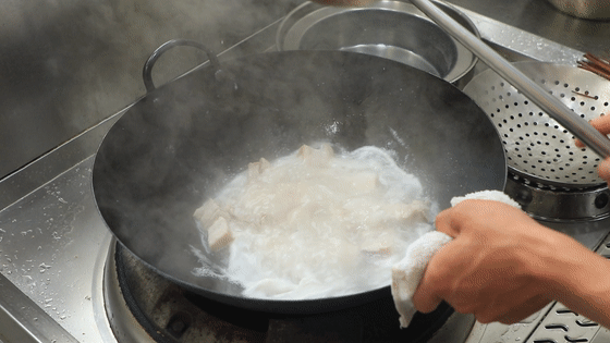 红烧肉用什么肉，红烧肉如何选肉（五花肉加鸡蛋做红烧肉）
