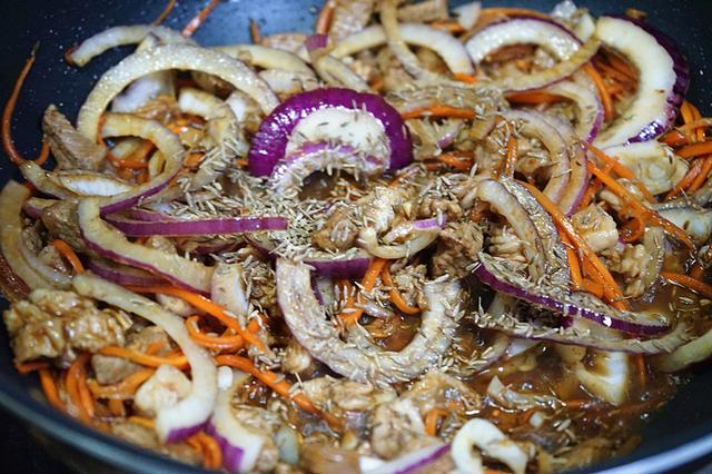 羊肉抓饭的做法，羊肉抓饭的做法窍门（电饭锅版羊肉抓饭）