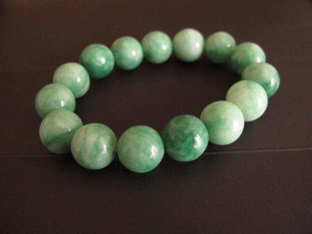 什么是糯种翡翠，糯种翡翠属于什么档次（糯种翡翠鉴别）