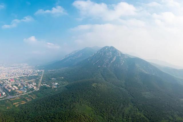 五岳中的中岳是什么山，五岳中的中岳是指哪座山（中国唯一的神岳）