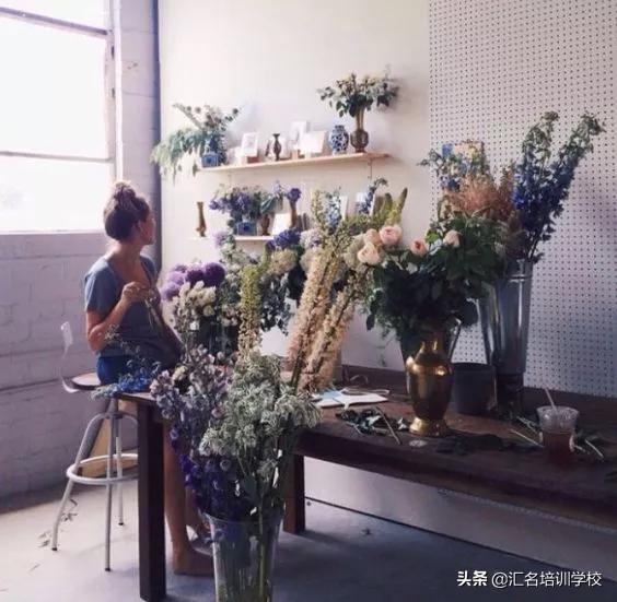 新手如何开花店(开个小型花店需要多少钱)