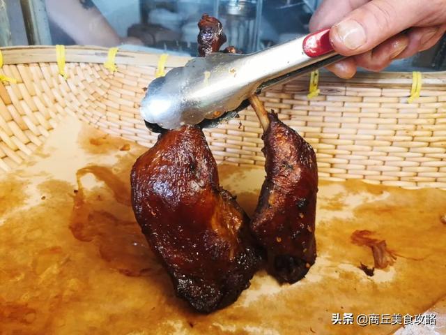 商丘特产可以送人的，商丘特产可以送人的食品（商丘特色美食刘胖三炕鹅,老板一天只卖200只）