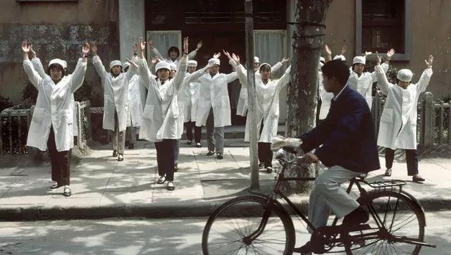 1981年属鸡人永远最旺的数字，1981年属鸡的幸运数字和颜色（时光记忆：1981年的中国）